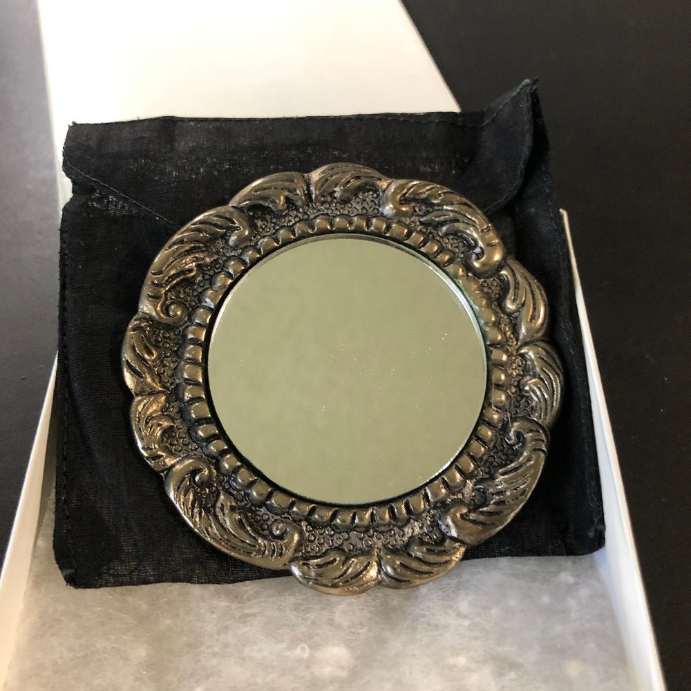 TWO'S COMPANY ANTIQUE SILVER FLOWER SCROLL COMPACT PURSE MIRROR